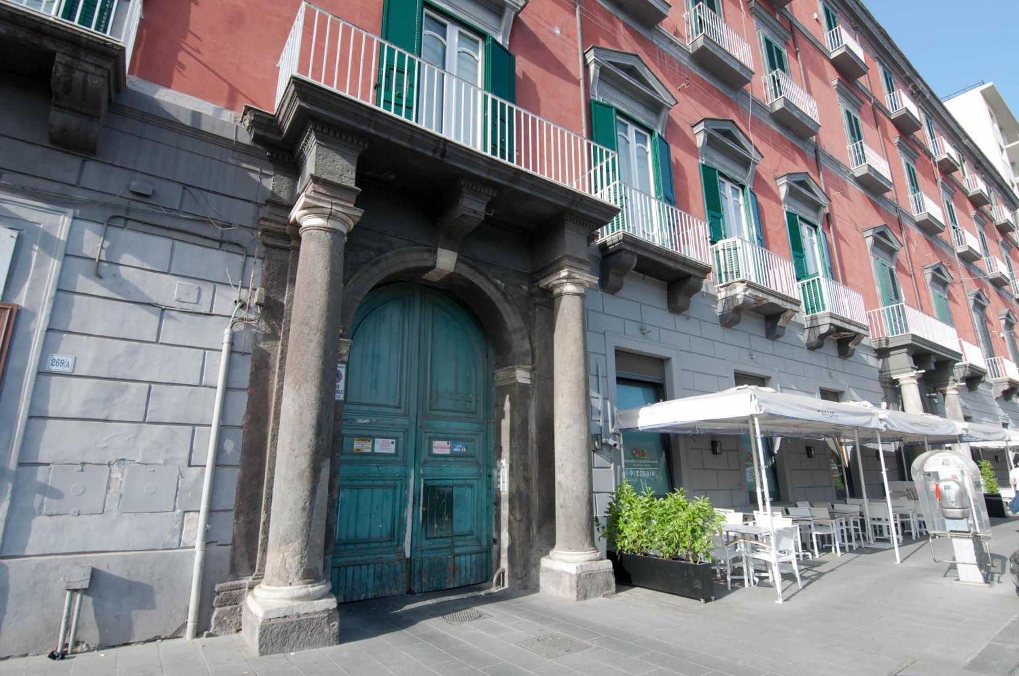 Отель Relais Bijoux Napoli Экстерьер фото